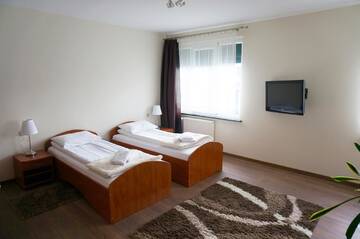 Фото номера Двухместный номер с 2 отдельными кроватями Отель Hotel Vega г. Лемборк 7
